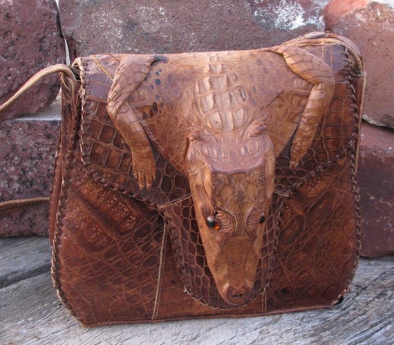 alligator purse 2.jpg
